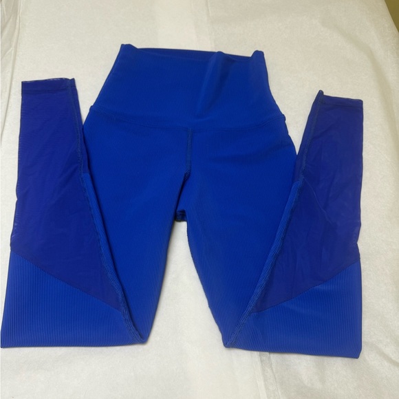 Beach Riot Vibrant Blue Mesh Panel Leggings🪻 - Picture 6 of 15